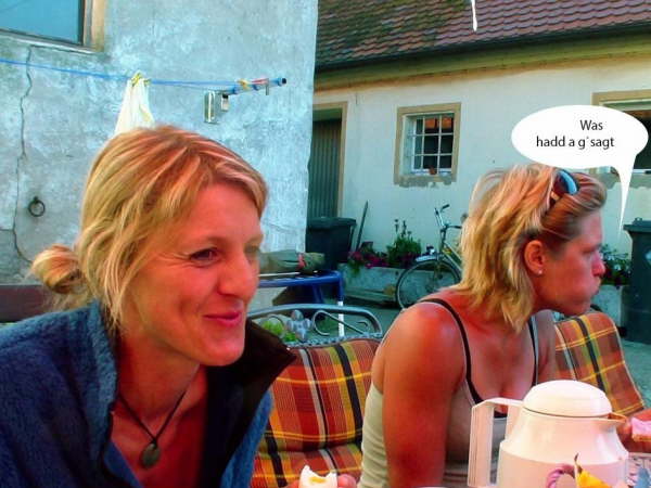 in den Mund geschoben...